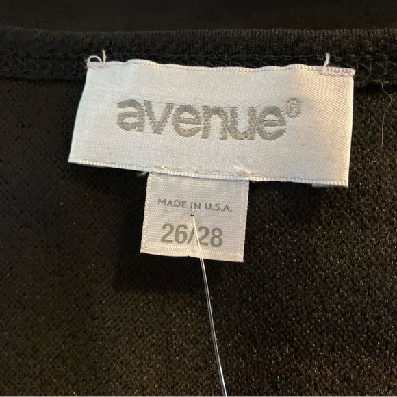 Avenue Size 26/28 Black and White Pattern Top NWT - Picture 8 of 10